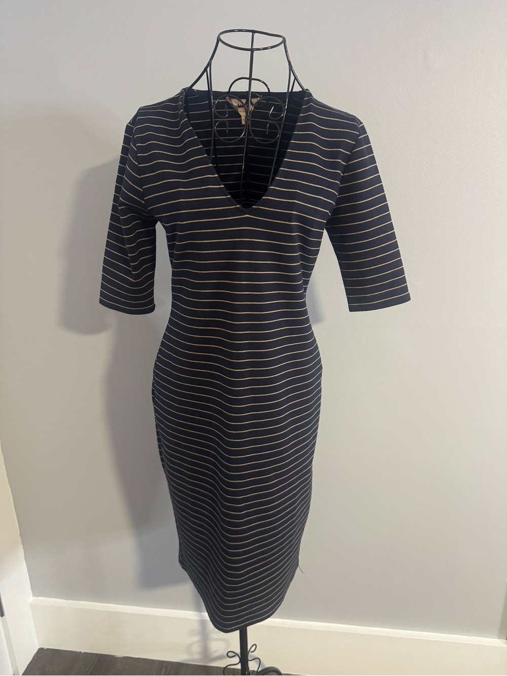 Philosophy Horizontal Striped Sheath V Neck Short Sleeve Dress in Navy Medium